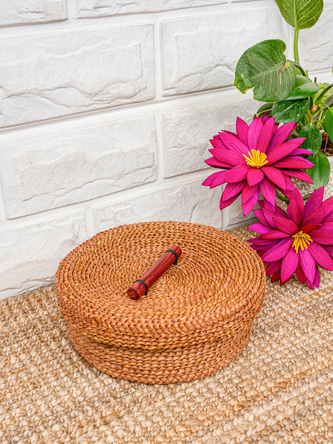 Hoglapata Round roti basket with wooden handle  Natural