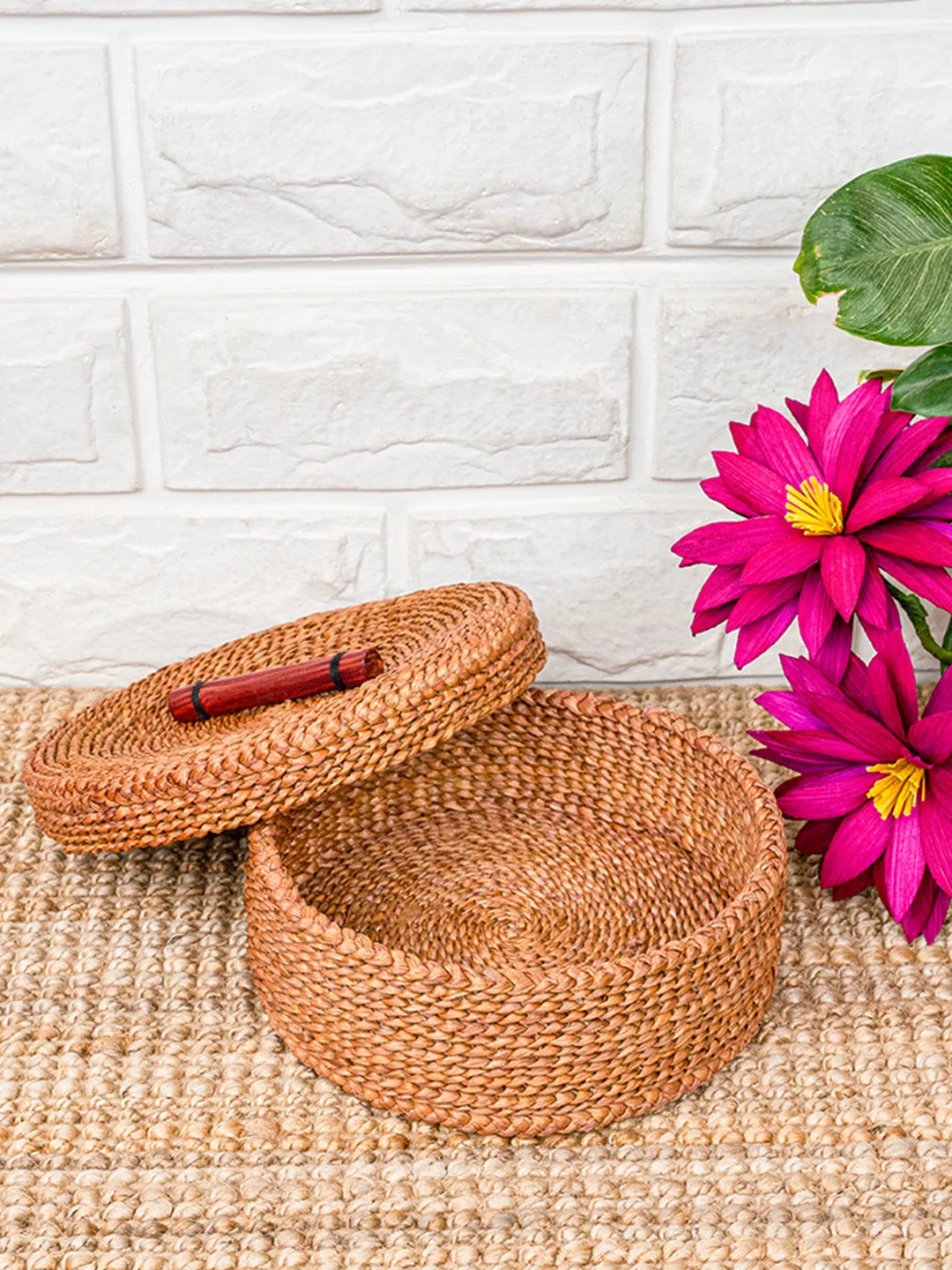 Hoglapata Round roti basket with wooden handle  Natural
