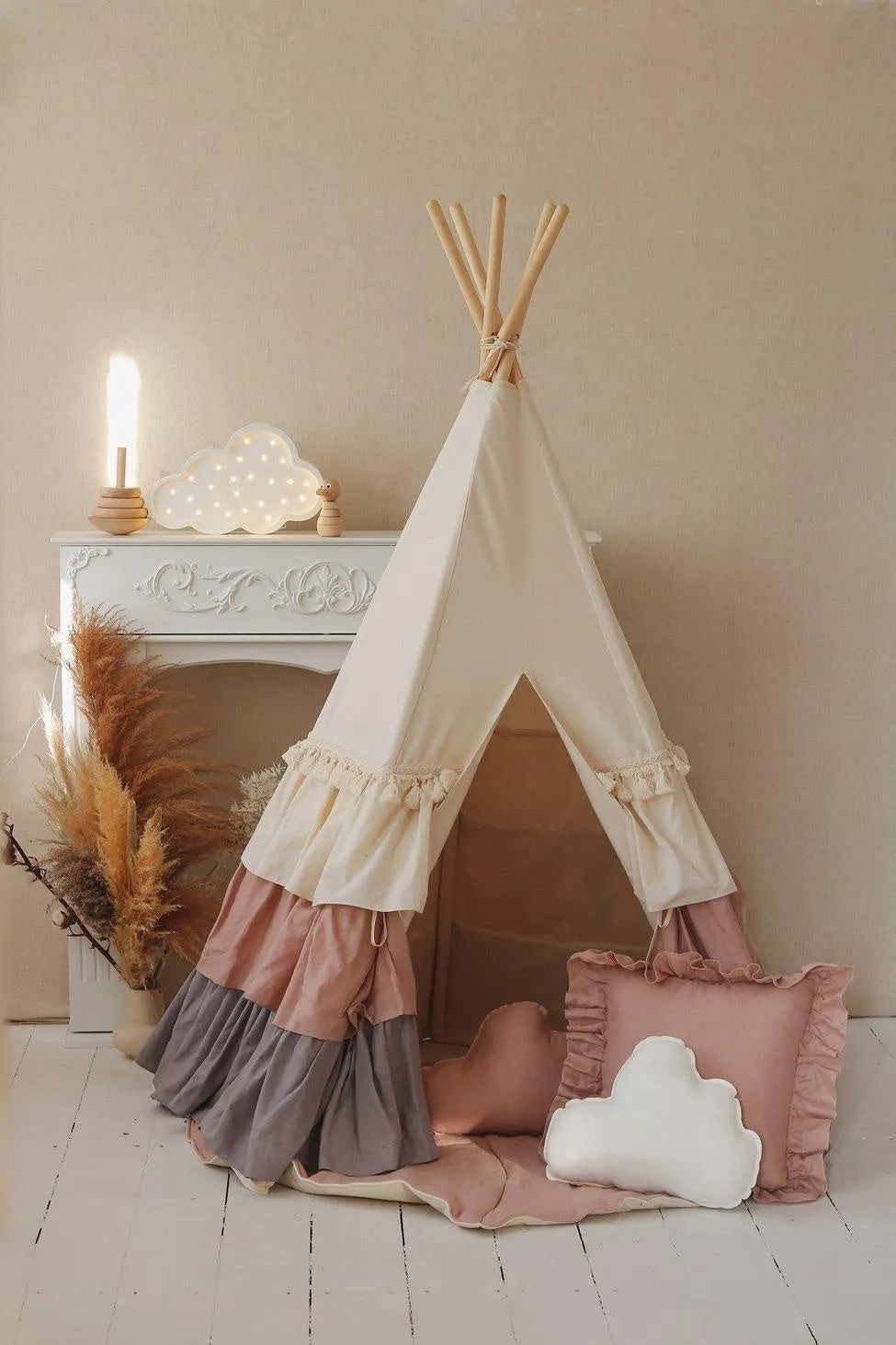 “Powder Frills” Teepee Tent with Frills and "Powder Pink" Shell Mat Set